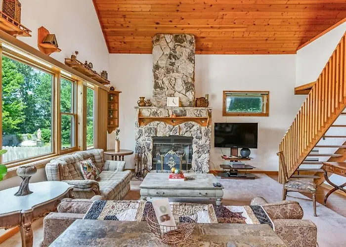 Chalet Quaint Riverfront Barn Kankakee