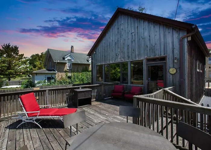 Quaint Riverfront Barn Chalet Kankakee