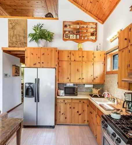 Quaint Riverfront Barn *