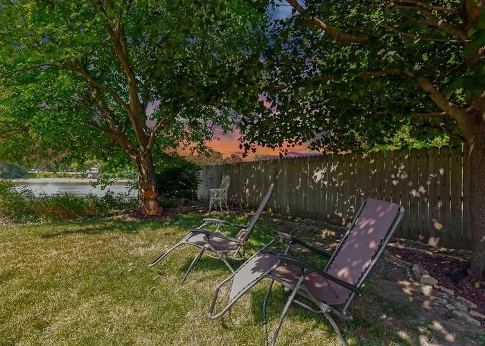 Quaint Riverfront Barn Chalet Kankakee