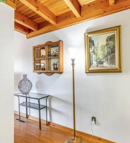 Quaint Riverfront Barn * Kankakee