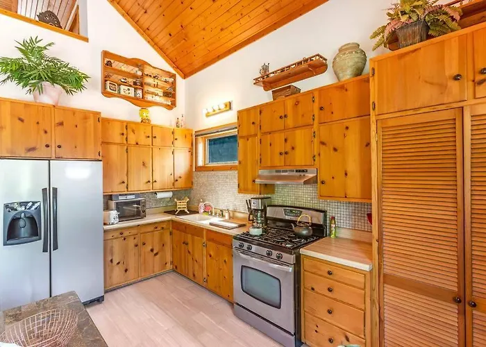 Chalet Quaint Riverfront Barn *