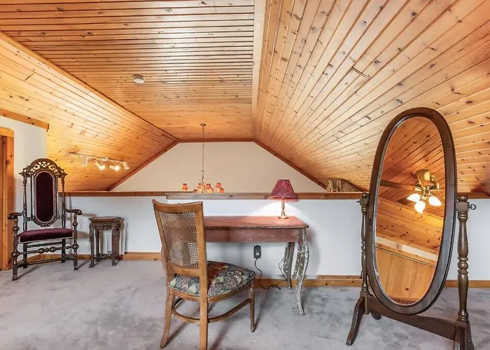 Quaint Riverfront Barn Chalet *