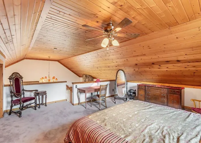 Chalet Quaint Riverfront Barn *